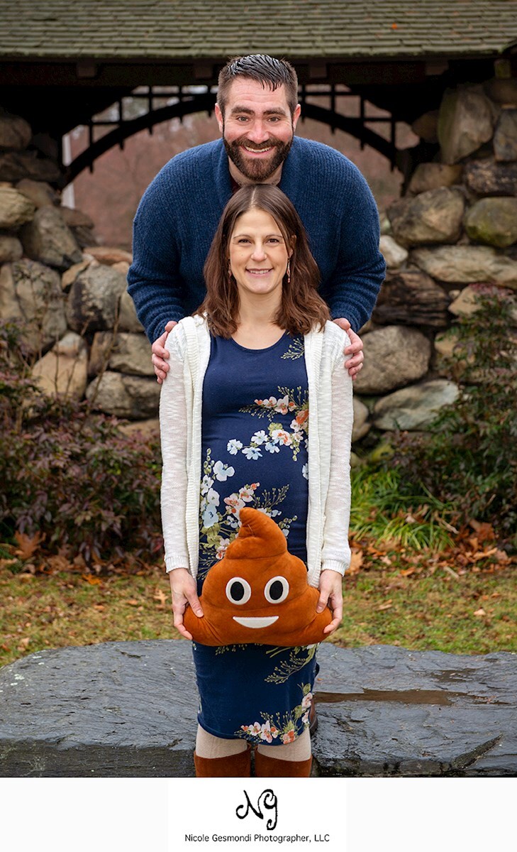 Funny Maternity Photo Ideas with poop emoji pillow