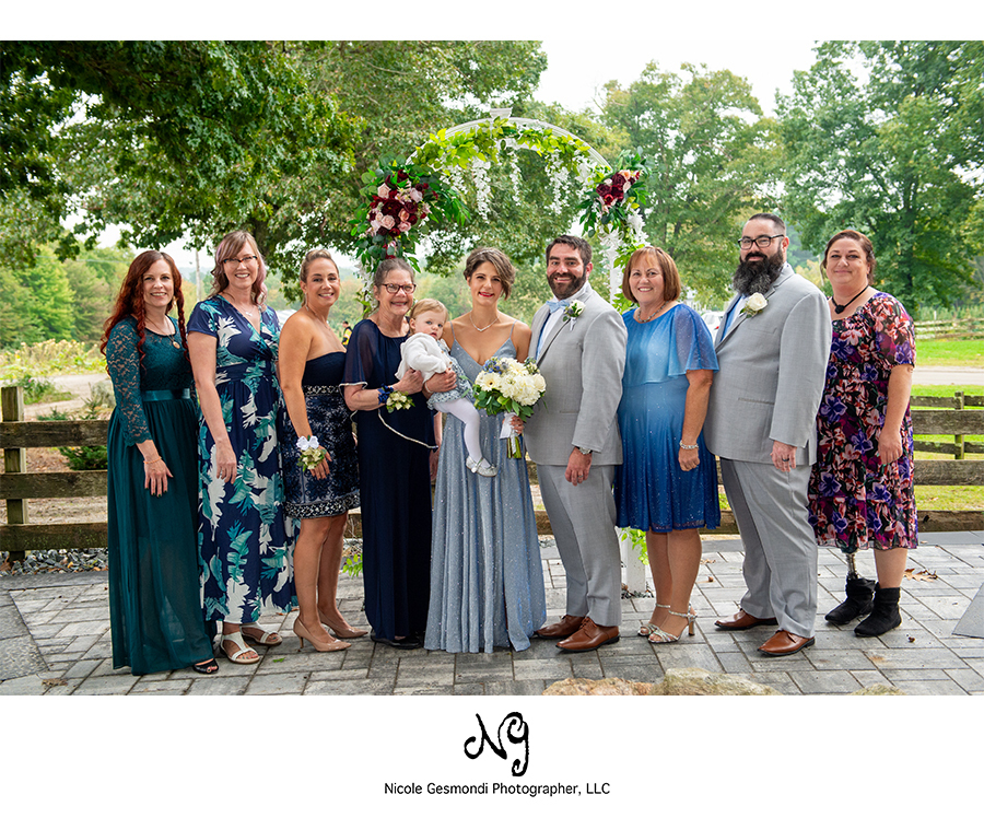 mult generațional wedding portraits